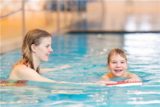 Die Deutsche Lebensrettungsgesellschaft betont, wie wichtig es für Kinder ist, schwimmen zu lernen.  Foto: Daniel-André Reinelt/DLRG e.V./obs
