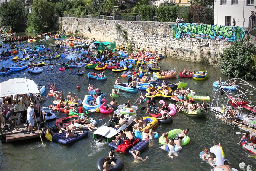 2016, wimmelte es beim Luma-Bier-Tag auf dem Neckar. 2017 fällt die Aktion ins Wasser. Archivbild: Sommer