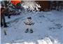 Anouk aus Rottenburg hat diesen kleinen Schneemann gebaut - und beschneit ihn ni...