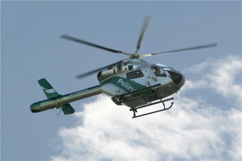 Bei der Suche nach Vermissten setzt die Polizei häufig Hubschrauber mit einer Wärmebild-Kamera ein – so auch vergangene Woche über dem Schindhau. Archivbild: Metz