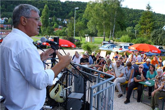 Bernd Riexinger sprach beim Sommerfest der Linken im Bieringer Bürgerhaus Buse. Bild: Stifel
