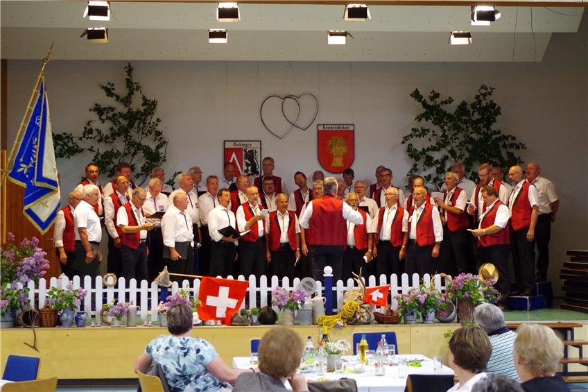 Liederkranz Öschingen singt mit Schweizer Sängerverein