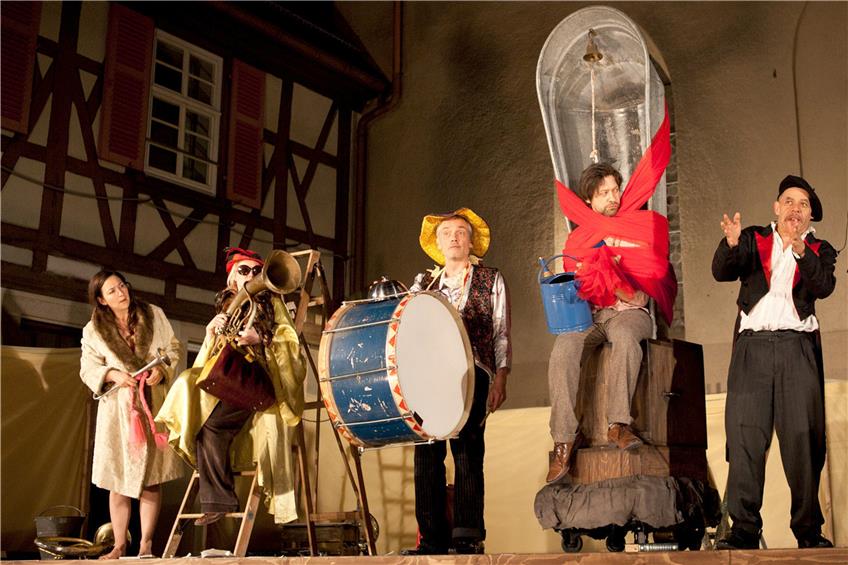 Das Reutlinger Theater in der Tonne verwirrt sein Sommertheater-Publikum mit einem reichlich schizop
