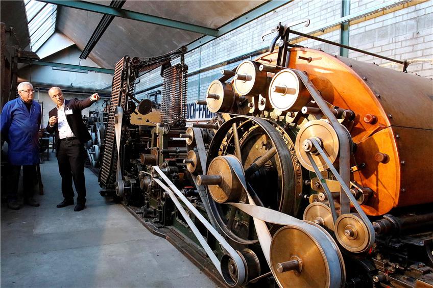 Eine seltene und voll funktionsfähige Dreikrempelsatzmaschine fürs Industriemagazin