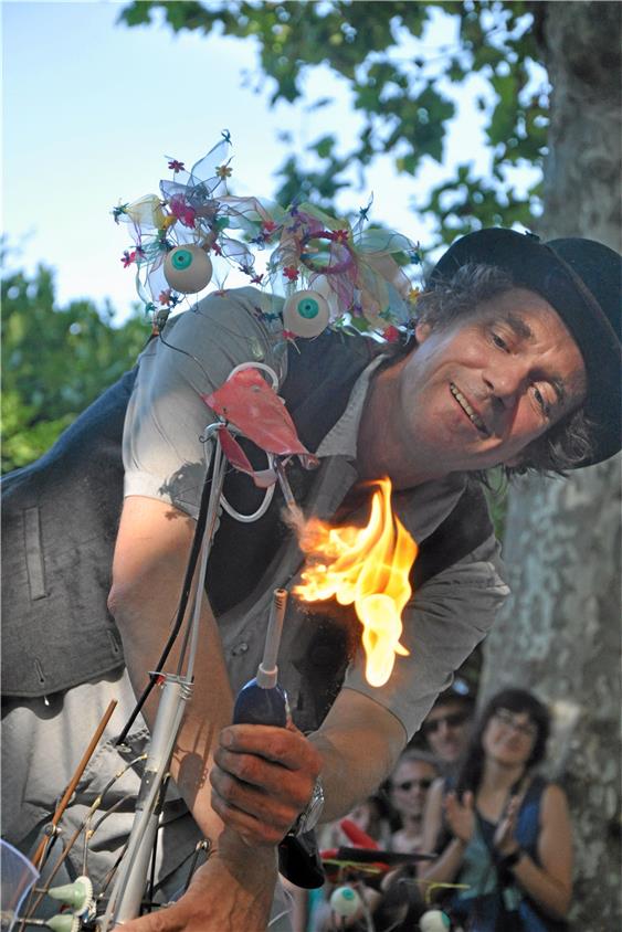 Björn Voigt spielt auch schon mal mit dem Feuer.