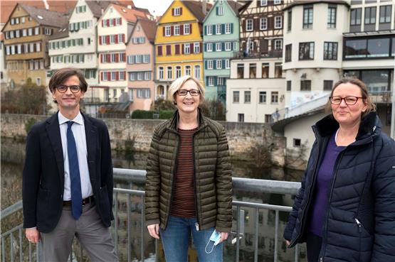 Daniel Zips, Jutta Schreiber und Sylke Busch vor der Neckarfront. Bild: Klaus Franke