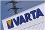 Das Firmenlogo und der Schriftzug „Varta“ stehen an einem Firmengebäude des Batterieherstellers. Foto: Karl-Josef Hildenbrand/dpa