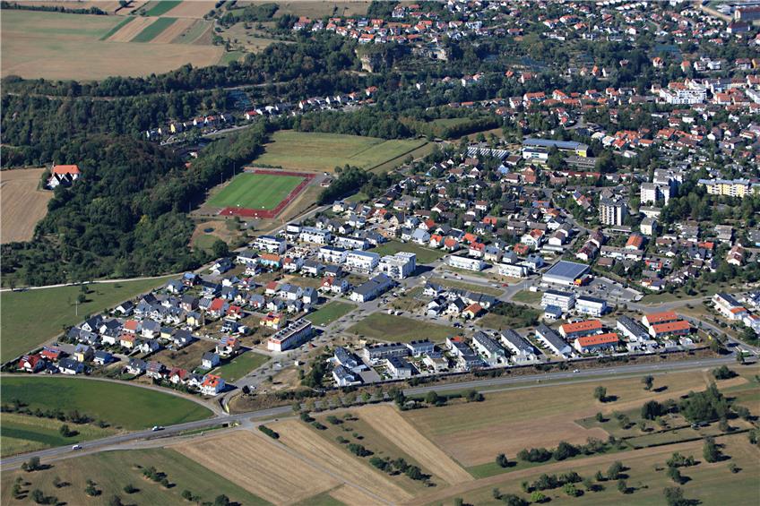 Das Kreuzerfeld in Rottenburg: In der unteren Hälfte das Neubaugebiet „Kreuzerfeld-Süd“, darüber das alte „Kreuzerfeld“, das sich rechts des Bildrands noch weit nach Osten erstreckt. Luftbild: Grohe