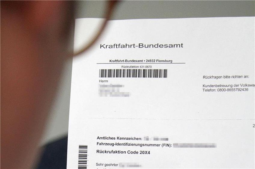 Das Schreiben des Kraftfahrt-Bundesamtes mit dem eindeutigen Warnhinweis an die Besitzer von Volkswagen-Erdgasautos. Foto: Steffen Wolff