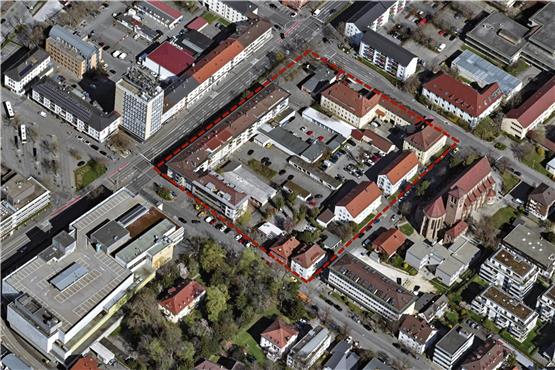 Das rot umrandete Quartier neben Galeria Kaufhof soll deutlich attraktiver werden. Die marode Fläche hat viel Potenzial. Bild: Stadt Reutlingen