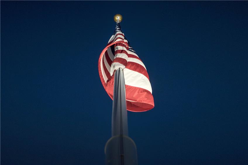 Die Flagge der USA auf dem Campus der Universität in Tübingens Partnerstadt Ann Arbor windet sich. Bild: Metz