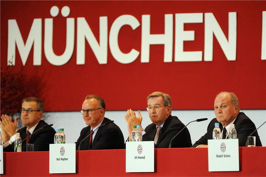 Die Führungsspitze der Bayern bei der Jahreshauptversammlung 2013 (von links): Karl-Heinz Rummenigge, Karl Hopfner und Uli Hoeneß. Foto: Eibner