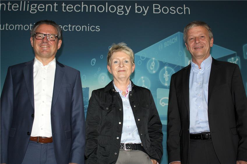 Die Leitung des Bosch-Standorts Reutlingen steht vor schwierigen Verhandlungen mit dem Betriebsrat: (von links) Markus Schmidt, Ingrid Peters, Andreas Fischer. Bild: de Marco