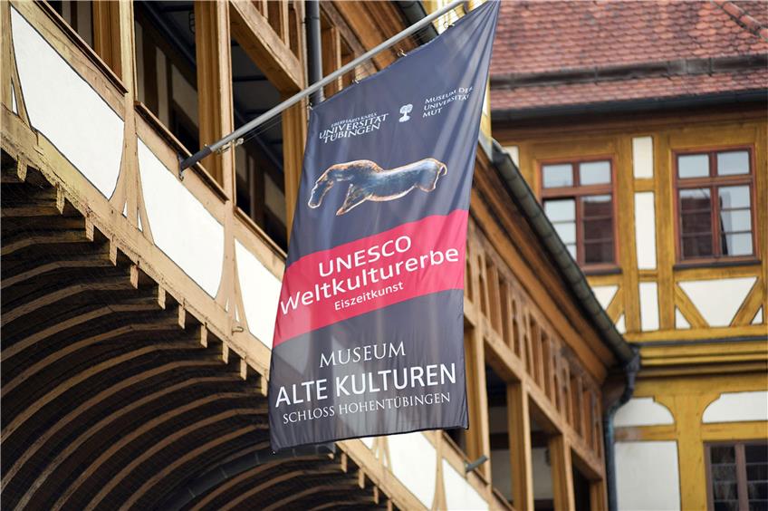 Die Unesco-Fahne hängt bereits am Tübinger Schlossmuseum. Bild: C. Albers