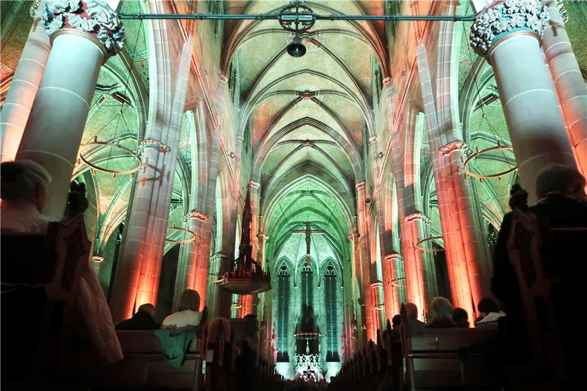 Die illuminierte Marienkirche bei der Reutlinger Orgelnacht. Bild: Faden