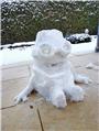 Dieser Schnee-Minion lässt seit gestern die Herzen im Tübinger Schönblick höher ...