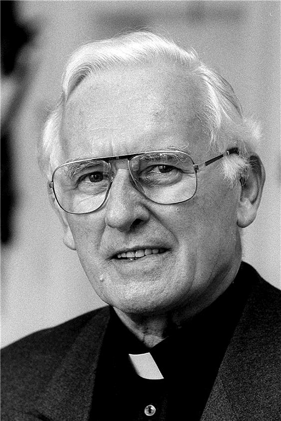 Domkapitular Eberhard Mühlbacher auf einem Foto von 1999, als er 71-jährig aus der Diözesanleitung verabschiedet wurde. Archivbild: Mozer