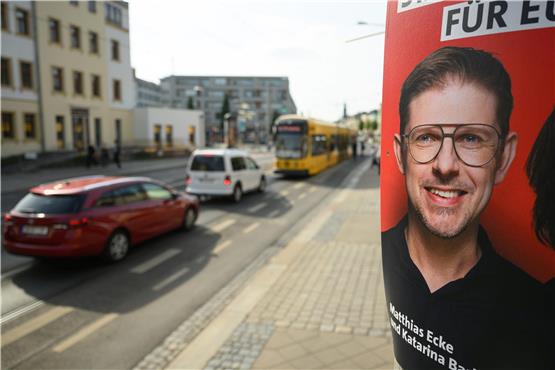 Ein Wahlplakat des sächsischen SPD-Spitzenkandidaten für die Europawahl, Matthias Ecke. Foto: Robert Michael/dpa