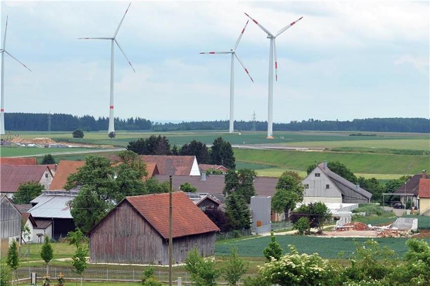 Ein Windpark steht auf der Albhochfläche. Foto: Stefan Puchner/Archiv dpa/lsw