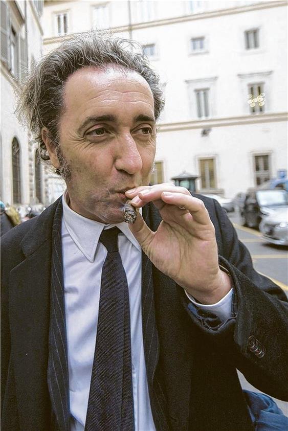 Filmemacher Paolo Sorrentino pocht auf künstlerische Freiheit. Foto: dpa
