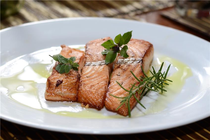 Fisch enthält sehr gesundes Fett, vor allem die durchblutungsfördernde Omega 3-Fettsäure. / pixabay.com © robsonmelo (CC0 1.0)