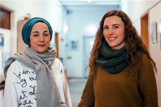 Habibe Çay (links) und Farina Stockamp gründen in Reutlingen die Freie Naturschule.Bild: Mathias Huckert