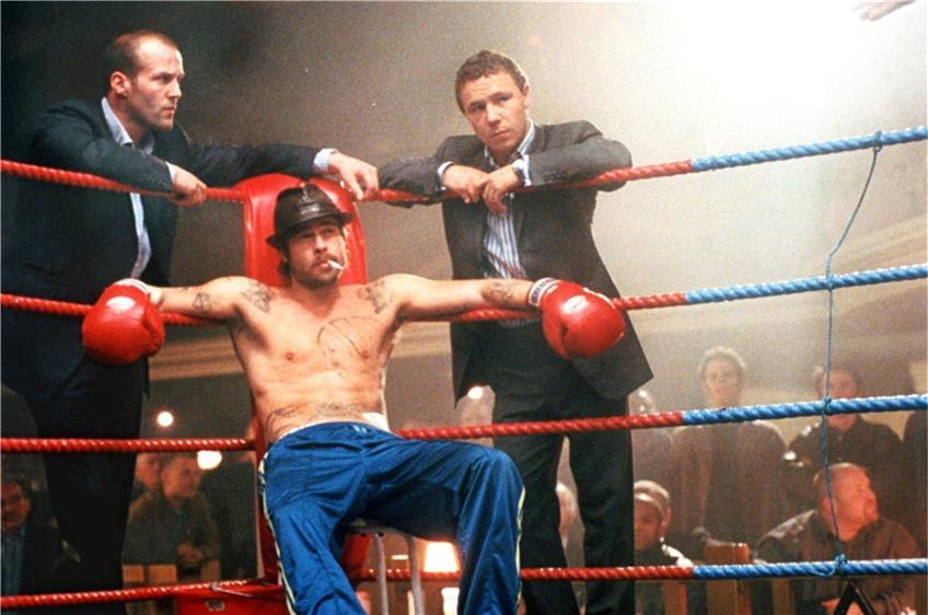 Heute allles andere als ein Held: Brad Pitt 2001 als rauchender Boxer im Film „Snatch“. Foto: dpa