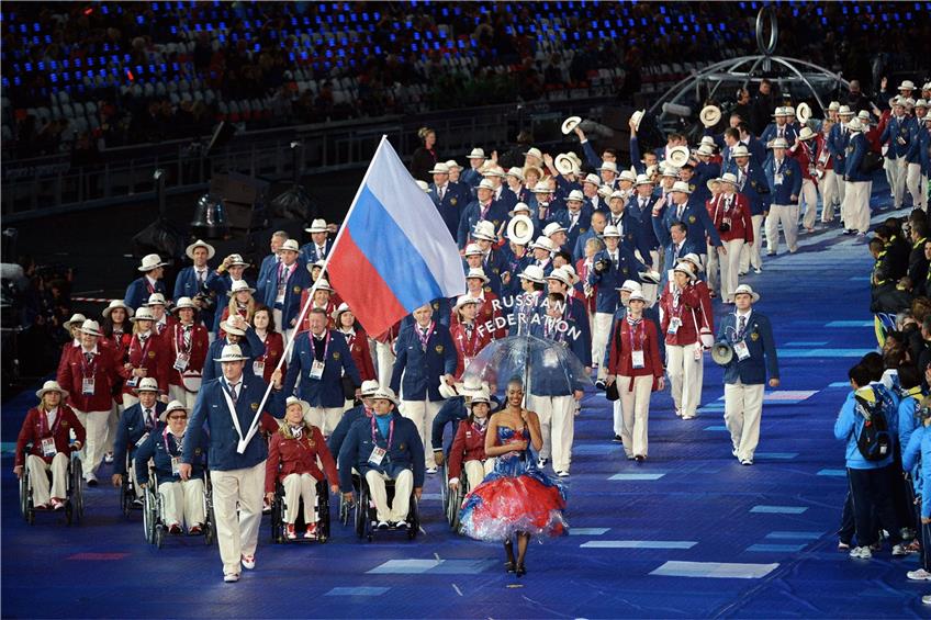 Leichtathlet Alexej Aschapatow führte als Fahnenträger 2012 in London das russische Team an. In Rio wird die russische Flagge nicht zu sehen sein. Foto: dpa