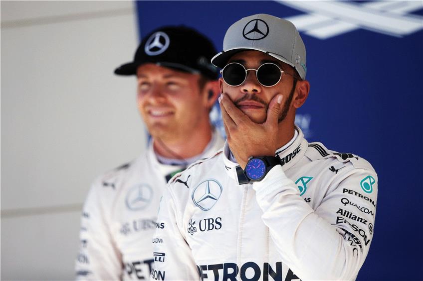 Lewis Hamilton (rechts) triumphierte in Austin. In der Gesamtwertung liegt der Titelverteidiger drei Rennen vor dem Ende der Saison aber noch 26 Punkte hinter dem Mercedes-Rivalen Nico Rosberg. Foto: actionpress