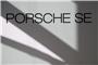 Logo und Schriftzug der Porsche SE sind an einer Stellwand zu sehen. Foto: Marijan Murat/dpa