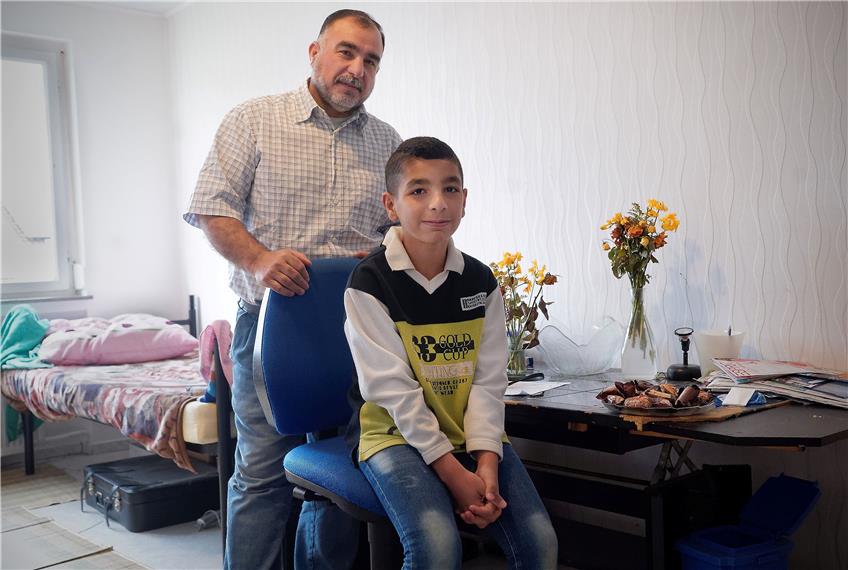 Moklf und Wassim Allouch wohnen in der Tübinger Weststadt und hoffen auf den Nachzug der restlichen Familie aus Damaskus.Bild: Metz