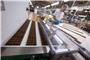 Schokoladentafeln liegen in der Produktion am Hauptsitz der Alfred Ritter GmbH & Co. KG, auf einem Laufband. Foto: Marijan Murat/dpa