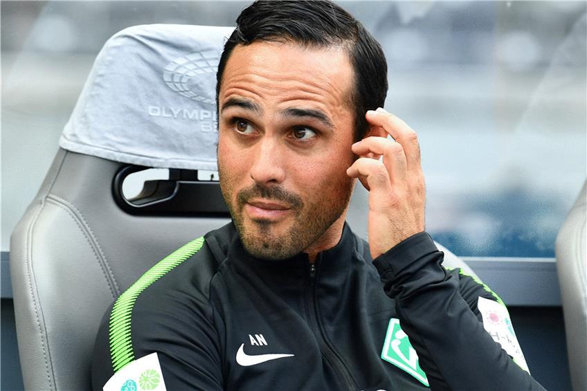 Schwer unter Druck: Werder-Coach Alexander Nouri. Foto: dpa