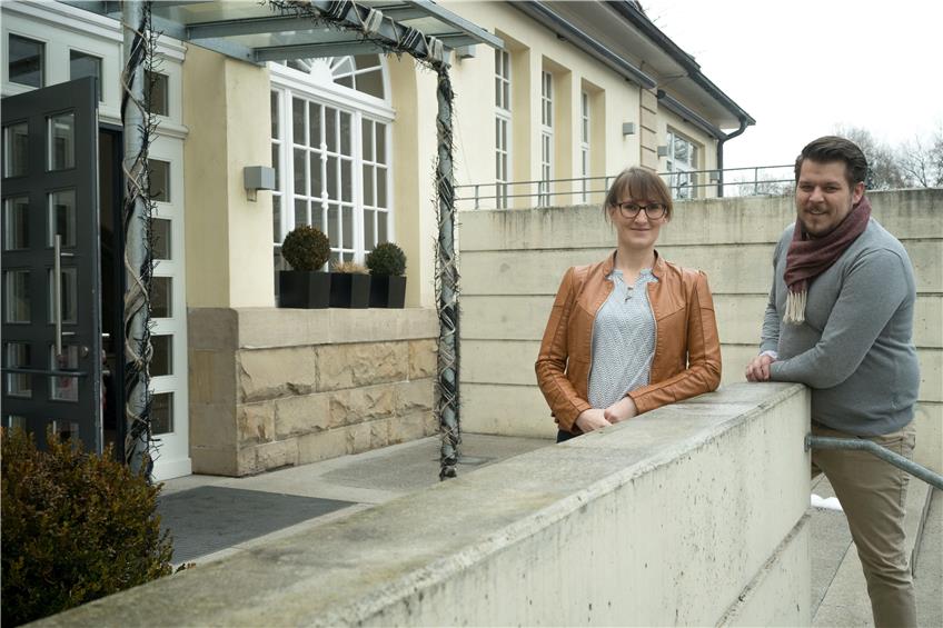 Sie bereiten sich auf die Neueröffnung im April vor: Gwen Schubert und Tim Diesterheft sind die neuen Pächter im ehemaligen Franzosen-Casino, das in Zukunft „Bootshaus am Neckar“ heißen wird. Bild: Metz