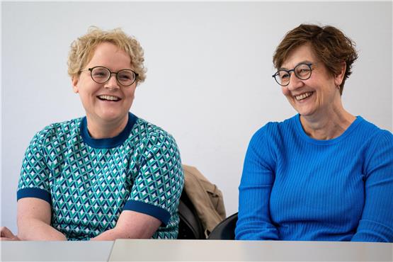 Sylvia Zeeb und Sigrid Neher arbeiten auf der Palliativstation der Tropenklinik .Bild: Carolin Albers