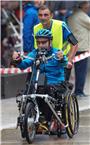 Thomas Unger mit dem adaptivenHandbike. Bild: Metz