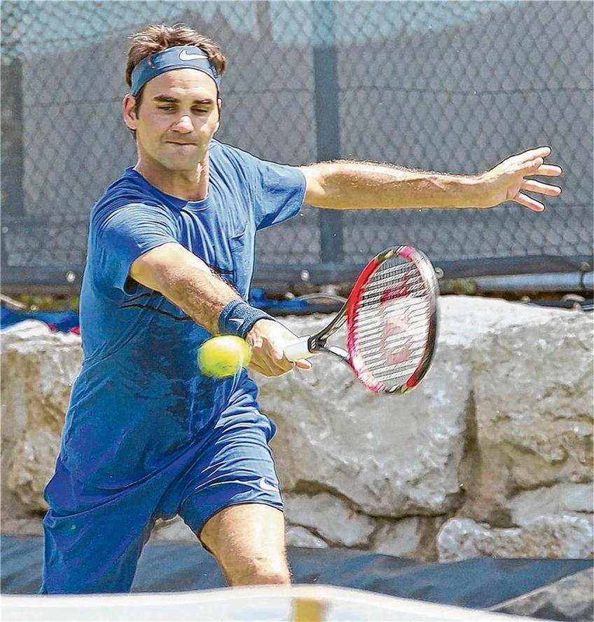 Voller Einsatz beim Training am Stuttgarter Weissenhof: Roger Federer Foto: Imago
