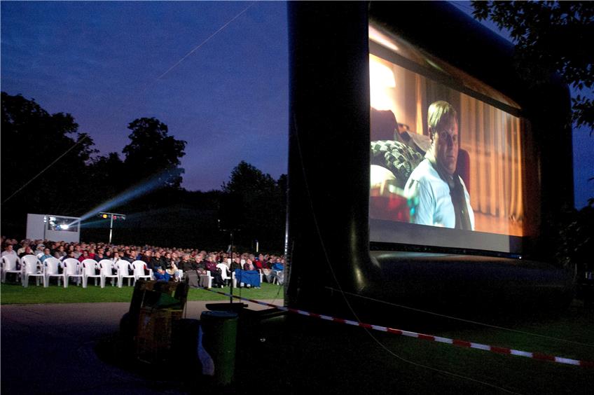 Volles Freibad an drei Tagen Open Air-Kino in Mössingen, hier bei „Ich bin dann mal weg“.Bild: Franke