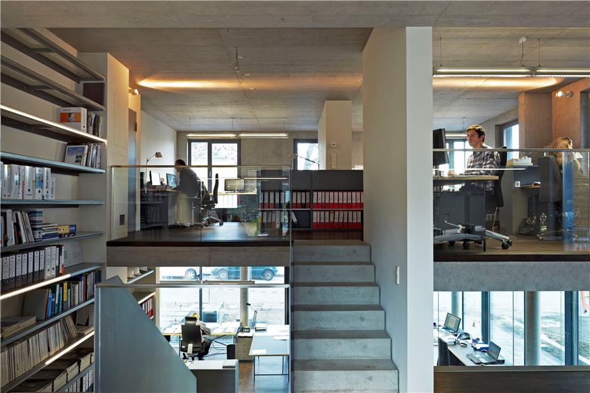  Das Architekturbüro Dannien Roller Hofmann praktiziert selbst ein offenes Raumkonzept auf mehreren Ebenen.