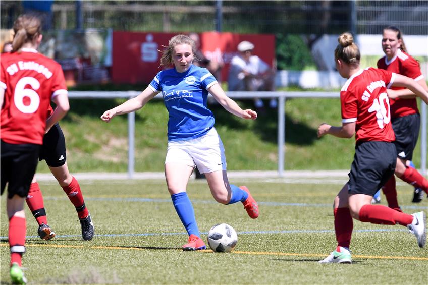 13 Treffer in 8 Saisonspielen: Gina Rilling vom TSV Lustnau – hier in der vergangenen Saison gegen Eutingen – führt die Verbandsliga-Torschützinnenliste an. Bild: Ulmer