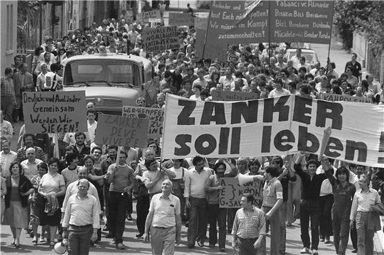 1982 demonstrierten rund 2500 Menschen in Tübingen gegen die Schließung des Zanker-Werks. Archivbild: Manfred Grohe