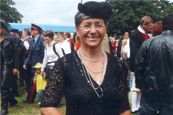 2008 beim Jubiläumsumzug repräsentierte Inge Rebmann die 40er Jahre. Privatbild