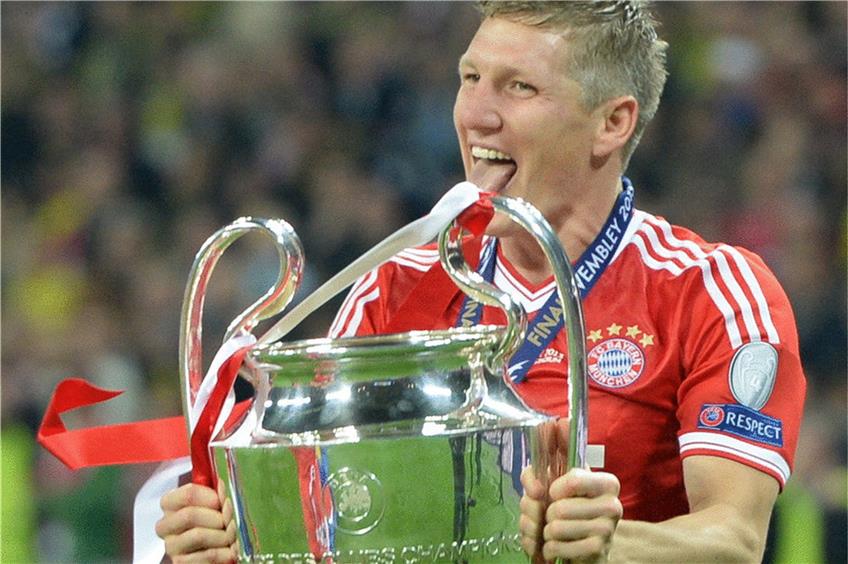 2013 klappt's: Schweinsteiger mit dem Champions-League-Pokal. Foto: PATRIK STOLLARZ / AFP