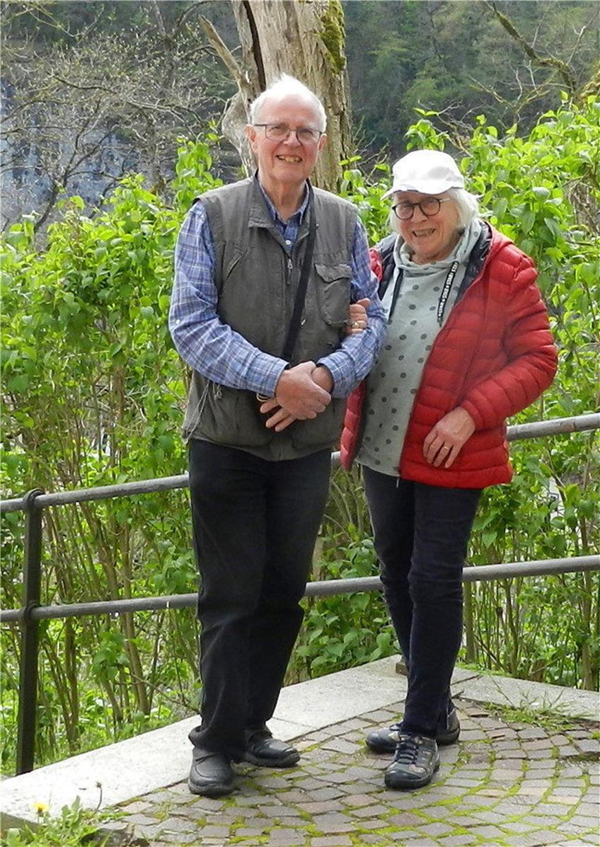2022 feierten Walter und Ursula Kuttler-Merz goldene Hochzeit, wegen Corona ohne Fest, mit einem Ausflug nach Haigerloch. Bild: Christina Kuttler