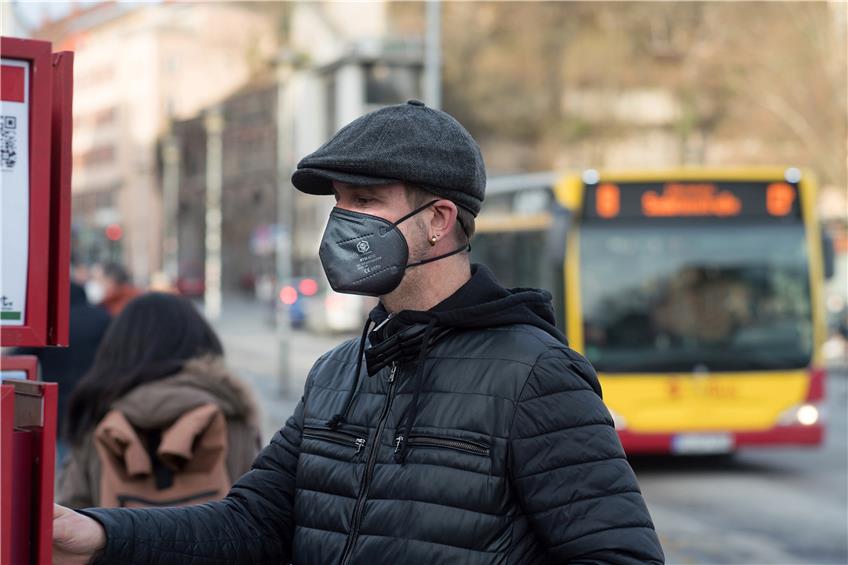 Ab Montag gilt in Bussen, Bahnen und Läden eine verschärfte Maskenpflicht. Bild: Ulrich Metz