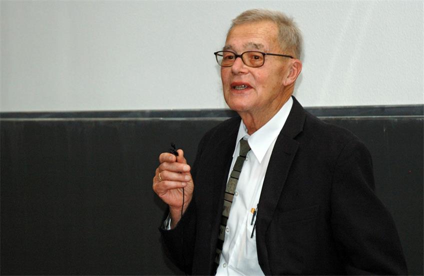 Adolf Seilacher im Jahr 2010 beim Festkolloquium zu seinem 85. Geburtstag.