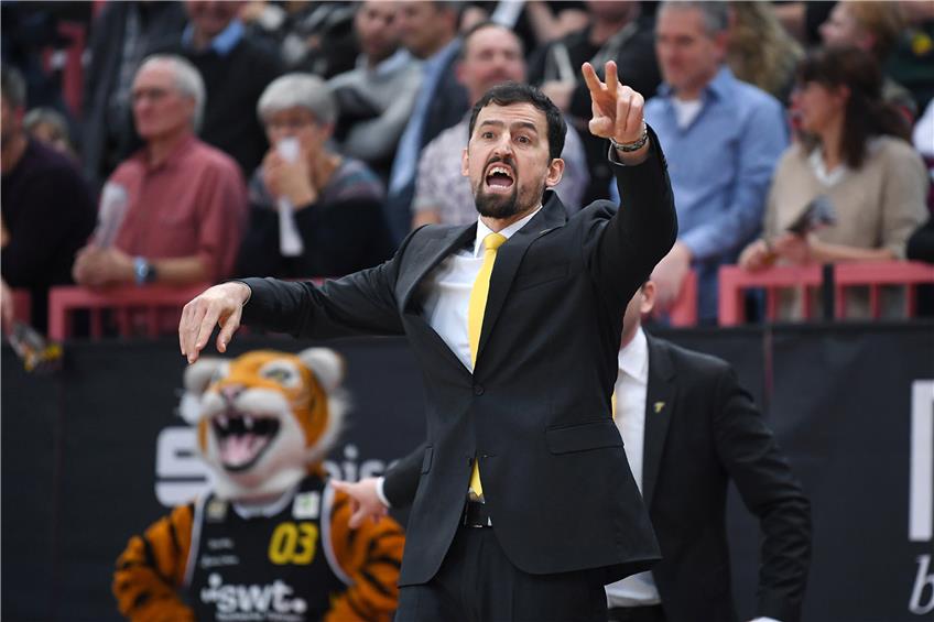 Aleksandar Nadjfeji als Tigers-Trainer. Archivbild: Ulmer