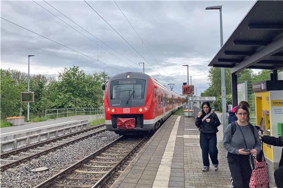 Am Ammertalbahn-Haltepunkt Unterjesingen-Sandäcker ist derzeit nur Gleis 1 in Betrieb – aus Sicherheitsgründen.Bild: Volker Rekittke