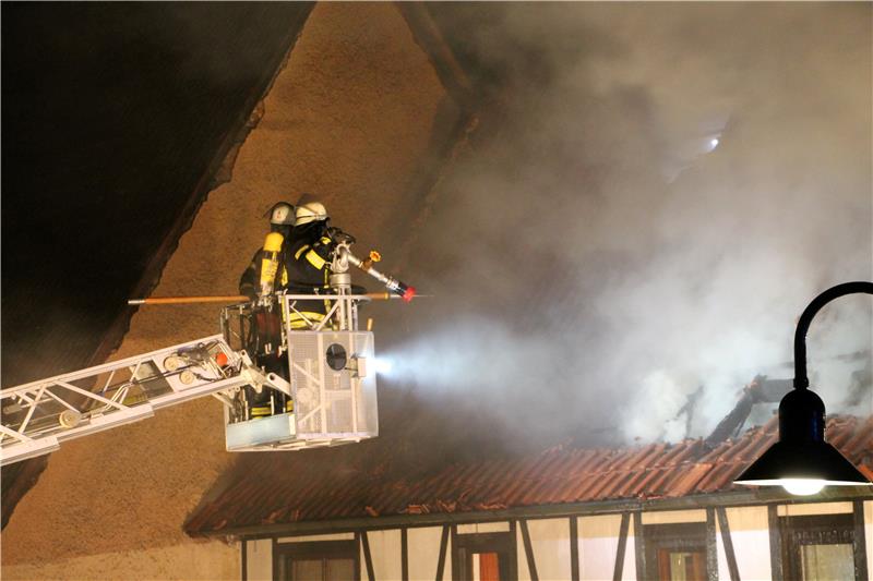 Am Donnerstagabend brach in einem Wohnhaus in Wachendorf ein Brand aus.  Bild: D...