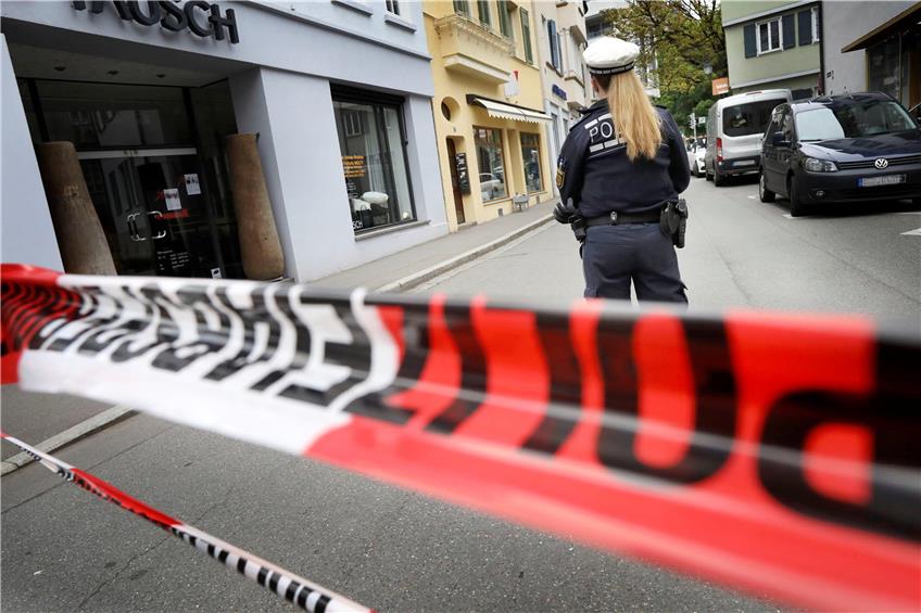 Am Freitagmittag gab es einen Messerangriff in der Langen Gasse in Tübingen. Ersten Angaben der Polizei nach attackierte ein Mann eine Frau in einer Buchhandlung. Bild: Anne Faden